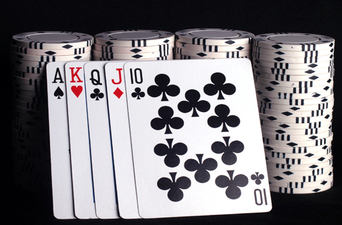 Стрит с Тузом в покере: основные нюансы