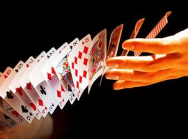 Как происходит раздача карт в покере: основные нюансы